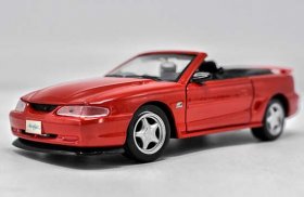 Red 1:24 Scale Maisto Diecast 1967 Ford Mustang GT Model