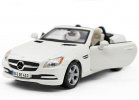 Red / White 1:24 Scale Maisto Mercedes-Benz SLK-Class Model