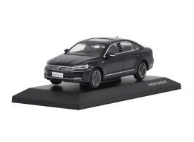 1:43 Scale Golden / Black / Gray Diecast VW New Passat Model