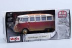 1:25 Scale Red-White MaiSto 1962 VW Microbus Model