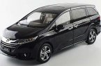 White / Deep Blue 1:18 Scale Diecast Honda Odyssey Model