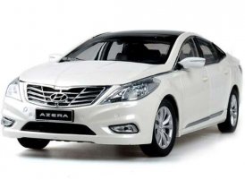 1:18 Scale White / Silver Diecast Hyundai Azera Model