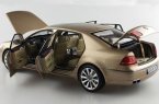 Black / Golden 1:18 Scale Welly Diecast VW Phaeton Model