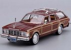 1:24 White /Red MotorMax 1979 Diecast Chrysler LeBaron Model