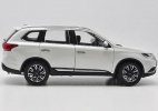 Red / White 1:18 Scale Diecast 2019 Mitsubishi Outlander Model