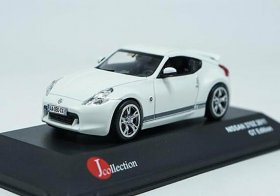 White 1:43 Scale J-Collection Diecast 2011 Nissan 370Z Model