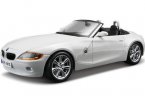 White / Gray 1:24 Scale Bburago Diecast BMW Z4 Model