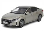 1:18 White / Black / Silver Diecast 2022 Nissan Altima Model