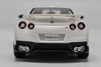 Red / White 1:24 Scale Bburago 2017 Diecast Nissan GT-R Model