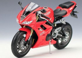 Welly Red / Blue 1:10 Scale Diecast Triumph Daytona 675 Model