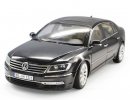 Black / Golden 1:18 Scale Welly Diecast VW Phaeton Model