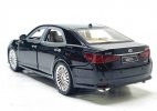 1:24 Scale Black / White Diecast Toyota Crown Toy