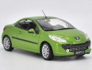 White / Green 1:18 Scale Welly Diecast Peugeot 207CC Model