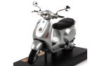 1:18 Scale Silver Maisto Diecast Vespa LX 125 2005 Scooter Model