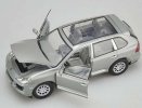 1:24 Scale Silver Motormax Diecast Porsche Cayenne Model