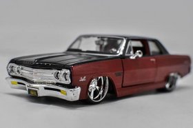 Black-Wine Red Maisto Diecast Chevrolet Malibu SS Model