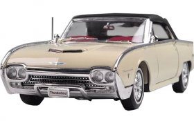 Welly 1:18 Creamy White Diecast 1962 Ford Thunderbird Model