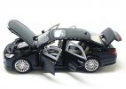 1:24 Scale Black / White Diecast Toyota Crown Toy