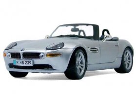 Blue / Silver 1:18 Scale Maisto Diecast BMW Z8 Model