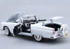 1:18 Red / White MotorMax Diecast 1956 Ford Thunderbird Model