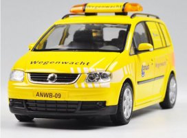 Yellow 1:24 Scale Welly Diecast VW Touran Model