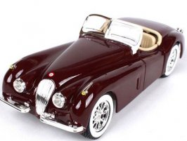 Wine Red / Silver 1:24 Bburago Diecast Jaguar XK120 Model