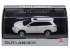 1:43 White / Red / Gray Diecast Mitsubishi Outlander SUV Model