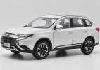 Red / White 1:18 Scale Diecast 2019 Mitsubishi Outlander Model