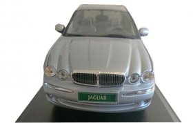 Silver 1:18 Scale Maisto Diecast Jaguar X-Type Model