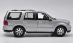 1:18 Scale Silver Welly 2005 Diecast Lincoln Navigator Model