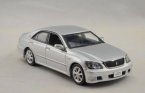 White / Black / Silver 1:43 J-collection Diecast Toyota Crown