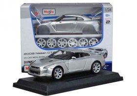 Silver 1:24 Scale Assembly Maisto Diecast 2009 Nissan GT-R
