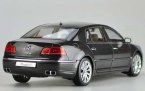 1:18 Scale Black / Brown Diecast VW Phaeton Model