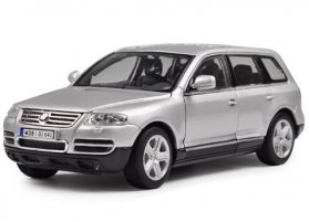 Silver 1:24 Scale Welly Diecast VW Touareg Model