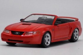 Red 1:24 Scale Maisto Diecast 1999 Ford Mustang GT Model