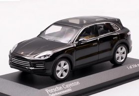 White / Black 1:43 Minichamps Diecast Porsche Cayenne Model