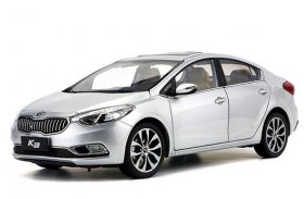 White / Silver 1:18 Scale Diecast Kia K3 Model