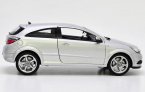 Welly 1:18 Scale Red / Silver Diecast 2005 Opel Astra GTC Model