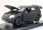 Creamy White 1:18 Scale Welly Diecast Mercedes Benz ML350 Model