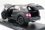 Creamy White 1:18 Scale Welly Diecast Mercedes Benz ML350 Model