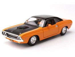 1:24 Orange Maisto Diecast 1970 Dodge Challenger R/T Model