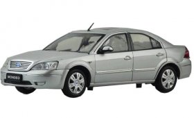 Silver 1:18 Scale Diecast Ford Mondeo Model