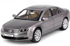 1:18 Scale Black / Brown Diecast VW Phaeton Model