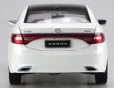 1:18 Scale White / Silver Diecast Hyundai Azera Model