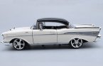 White 1:18 MotorMax Diecast 1957 Chevrolet Bel Air Model