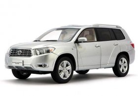 Silver / Black 1:18 Scale Diecast 2009 Toyota Highlander Model