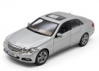 Black / Wine Red 1:18 Scale Maisto Mercedes-Benz E-Class Model