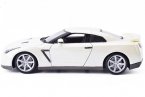 Red / White / Silver 1:18 Bburago Diecast 2009 Nissan GT-R Model