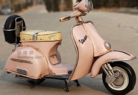 1:8 Scale Pink Vintage Tinplate 1955 Vespa Scooter Model