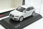 Schuco 1:43 Scale Red / White Diecast Audi Q5 Model